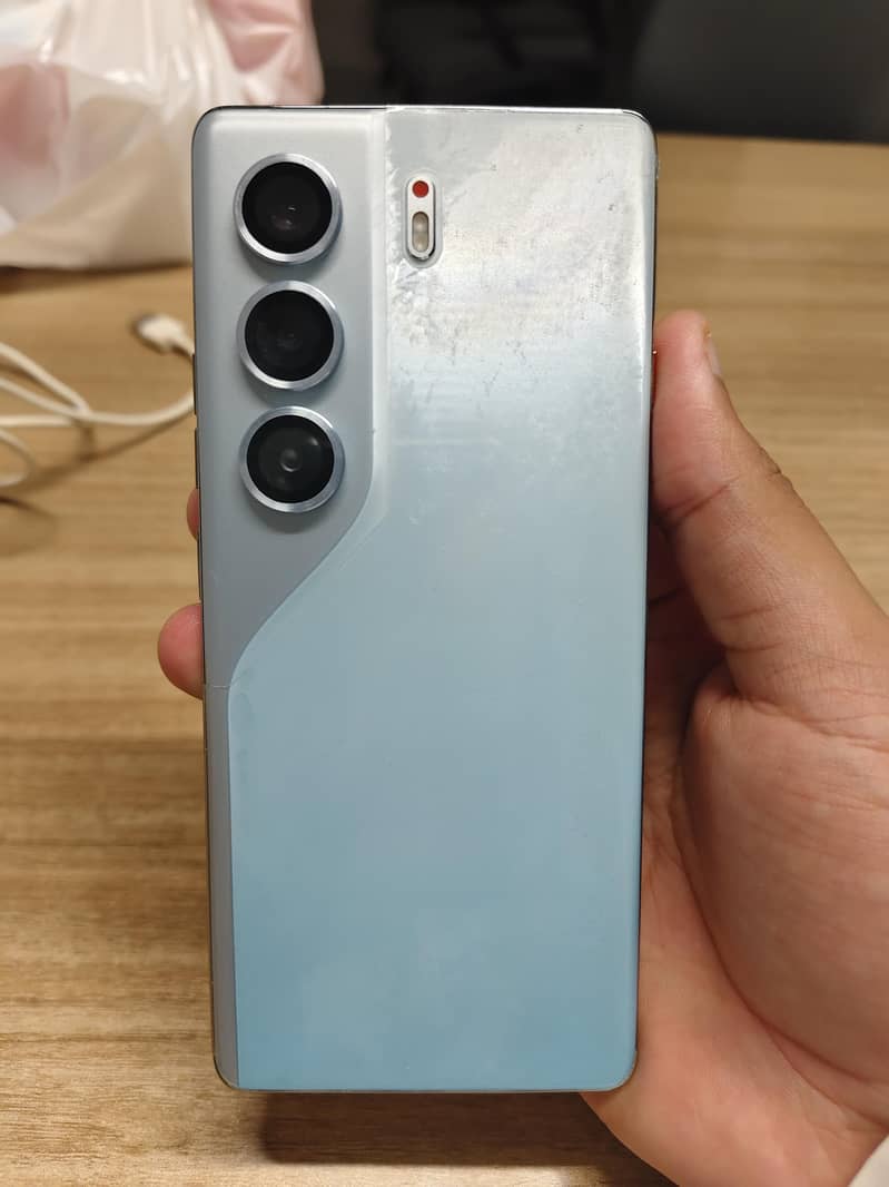Tecno CAMON 40 Pro 0