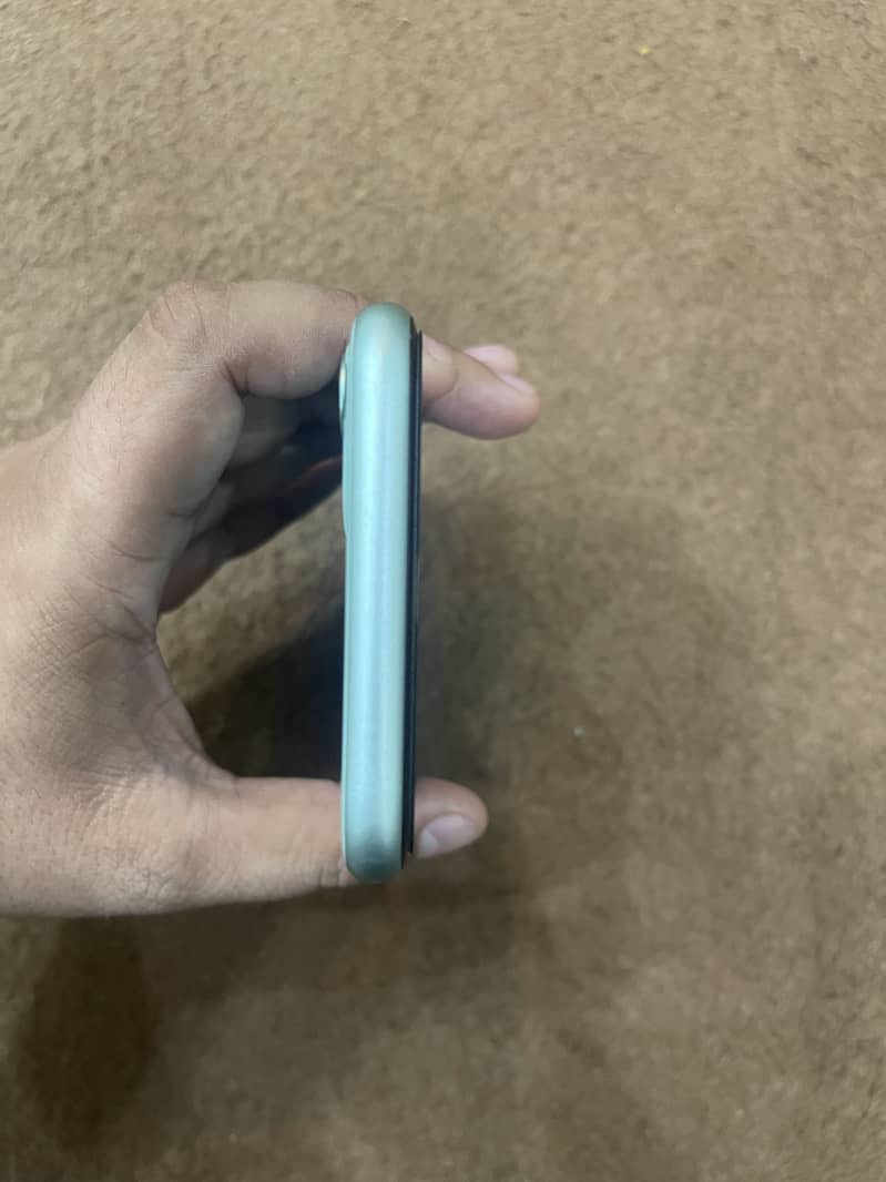 Apple iPhone 11 3