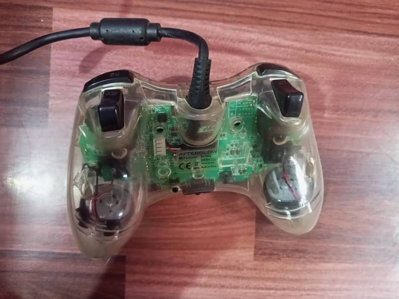 Xbox 360 wireless gaming controller 2