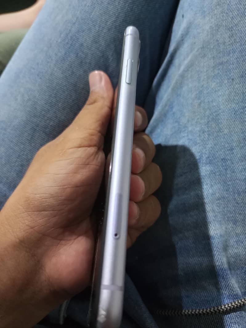 Apple iPhone 11 3