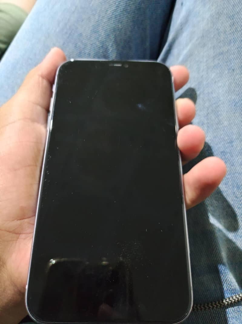 Apple iPhone 11 4