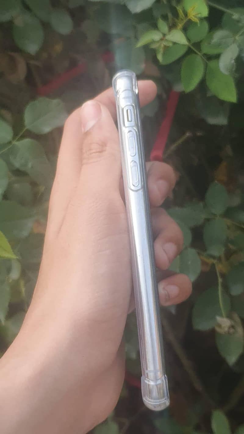 Apple iPhone X 3