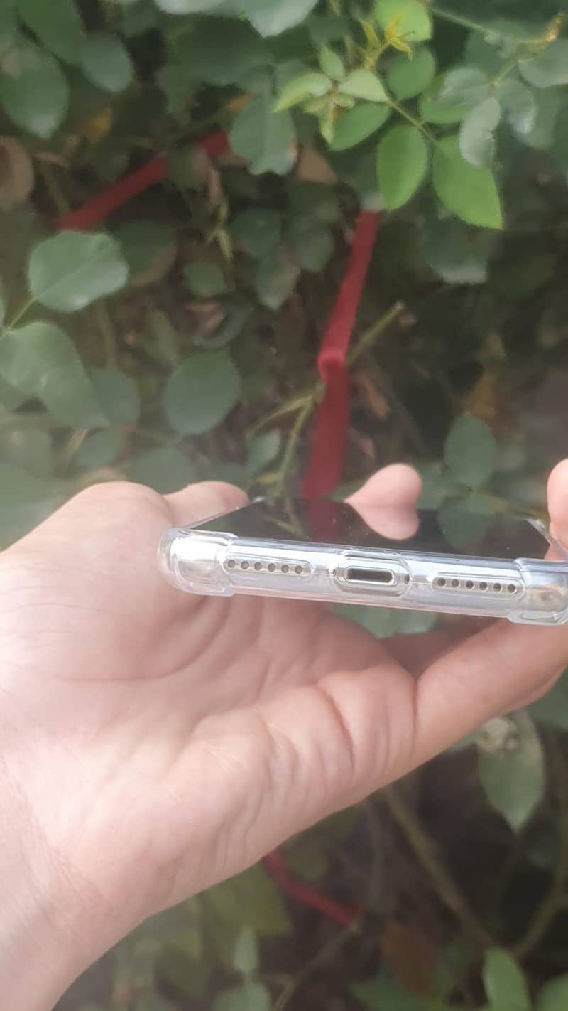 Apple iPhone X 5