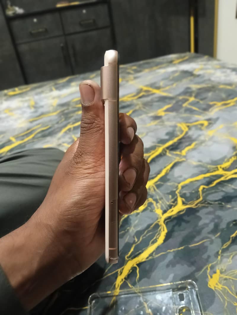 Google Pixel 8 4