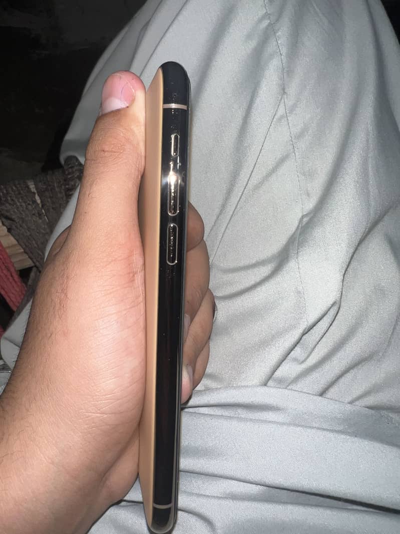 Apple iPhone 11 Pro 1
