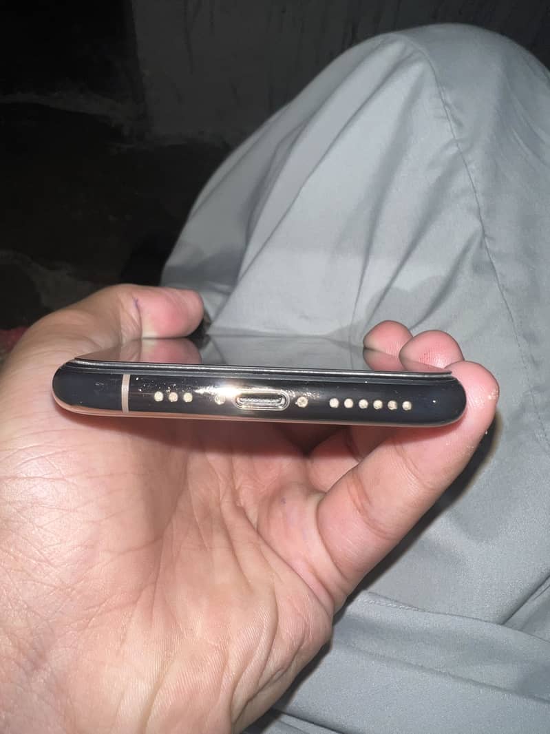 Apple iPhone 11 Pro 2
