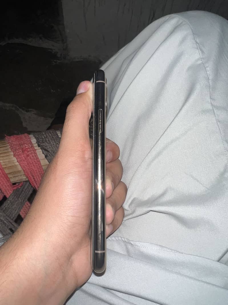 Apple iPhone 11 Pro 3