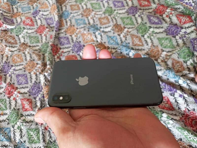 iPhone X 4