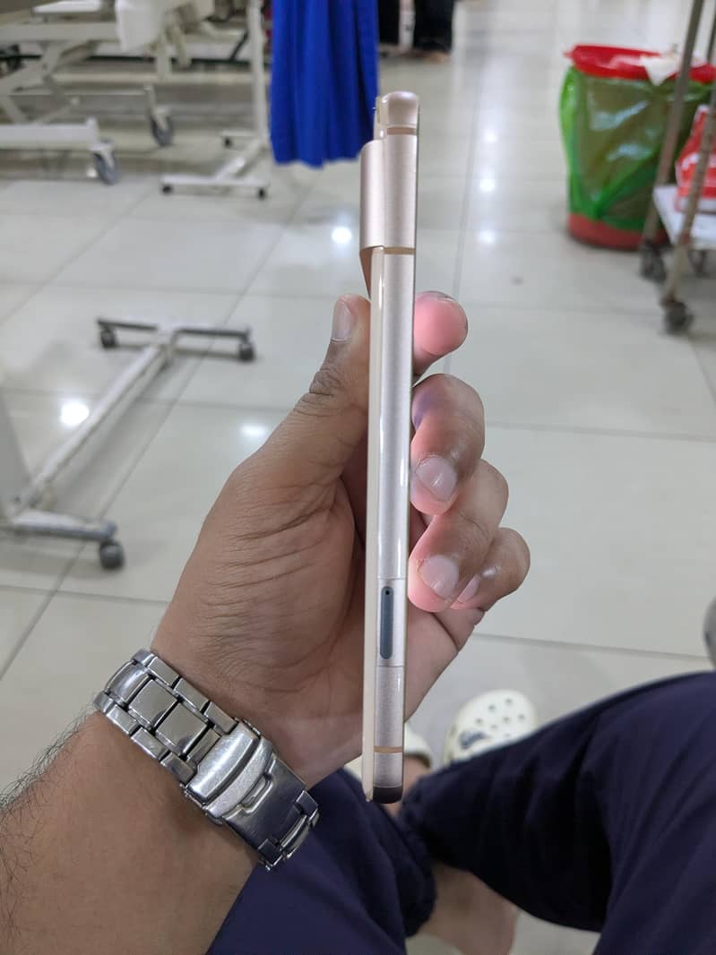 Google Pixel 8 4