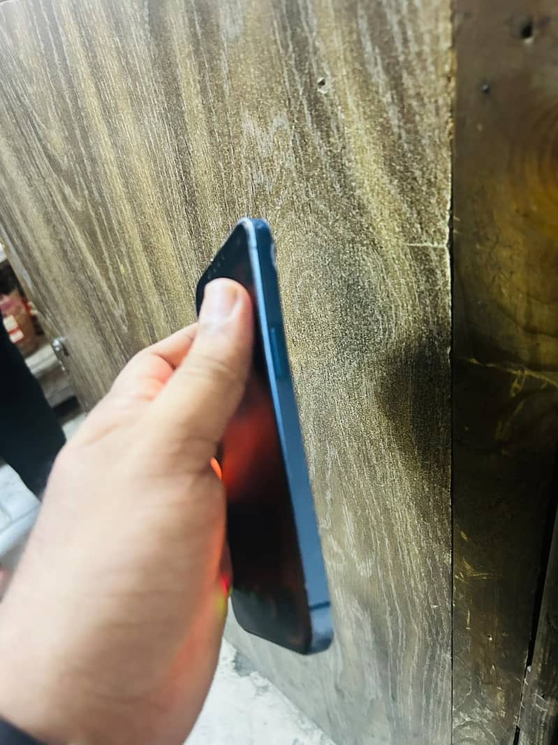 Apple iPhone 13 3