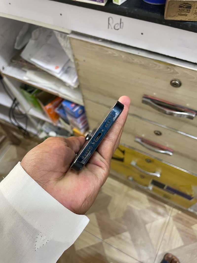 iPhone 13 3