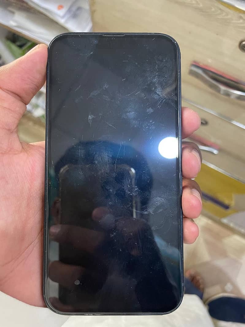 iPhone 13 6