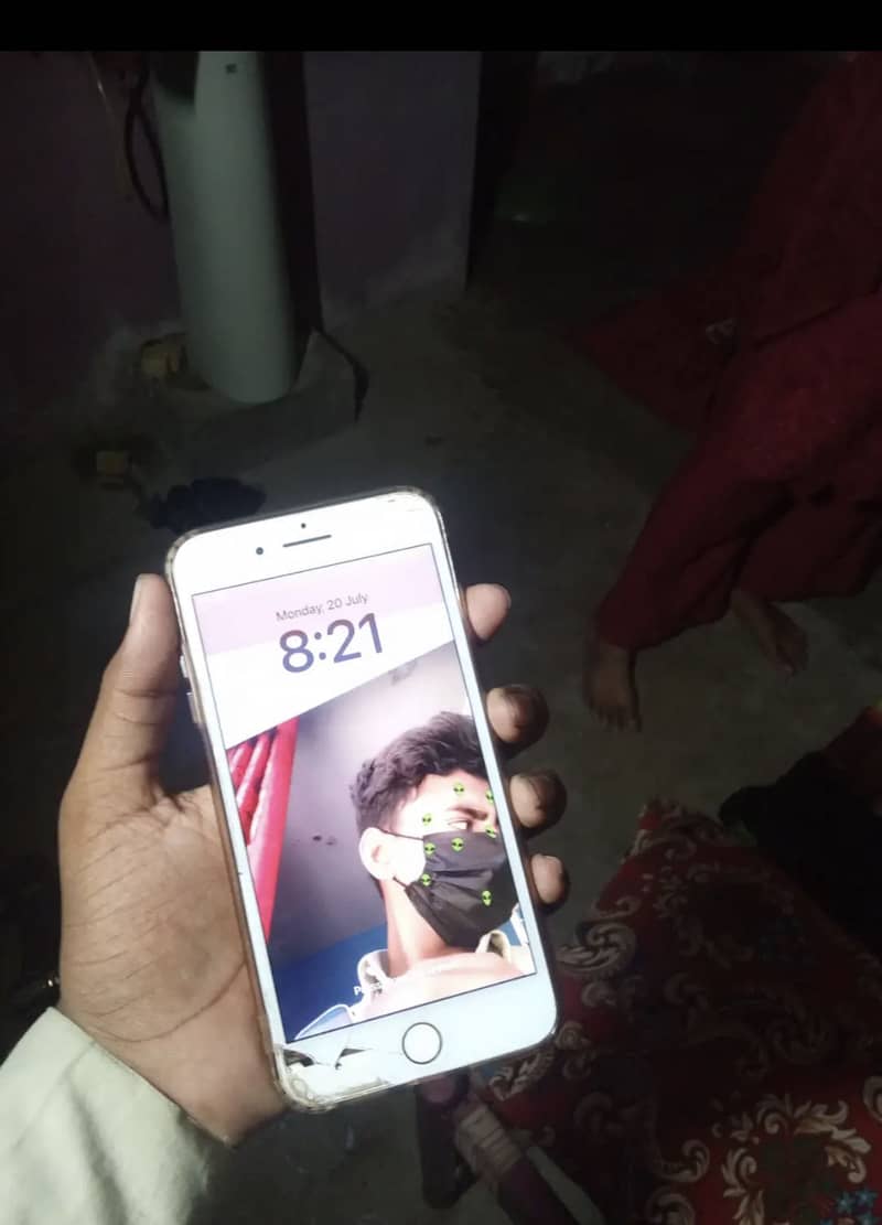 iPhone 8+ 3