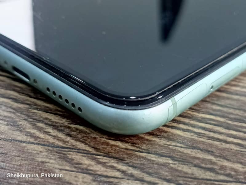 Apple iPhone 11 3