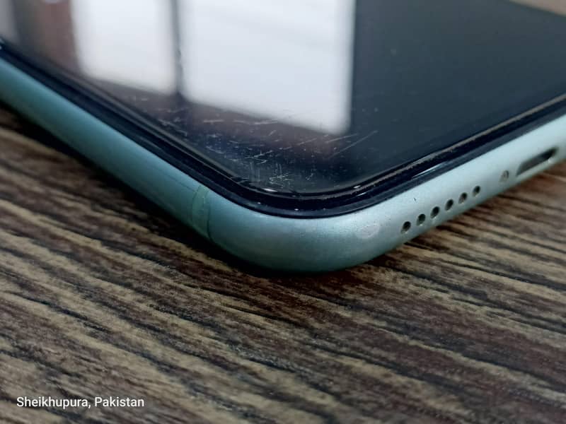 Apple iPhone 11 4