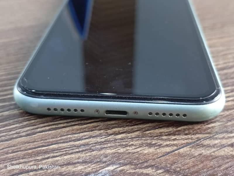 Apple iPhone 11 8