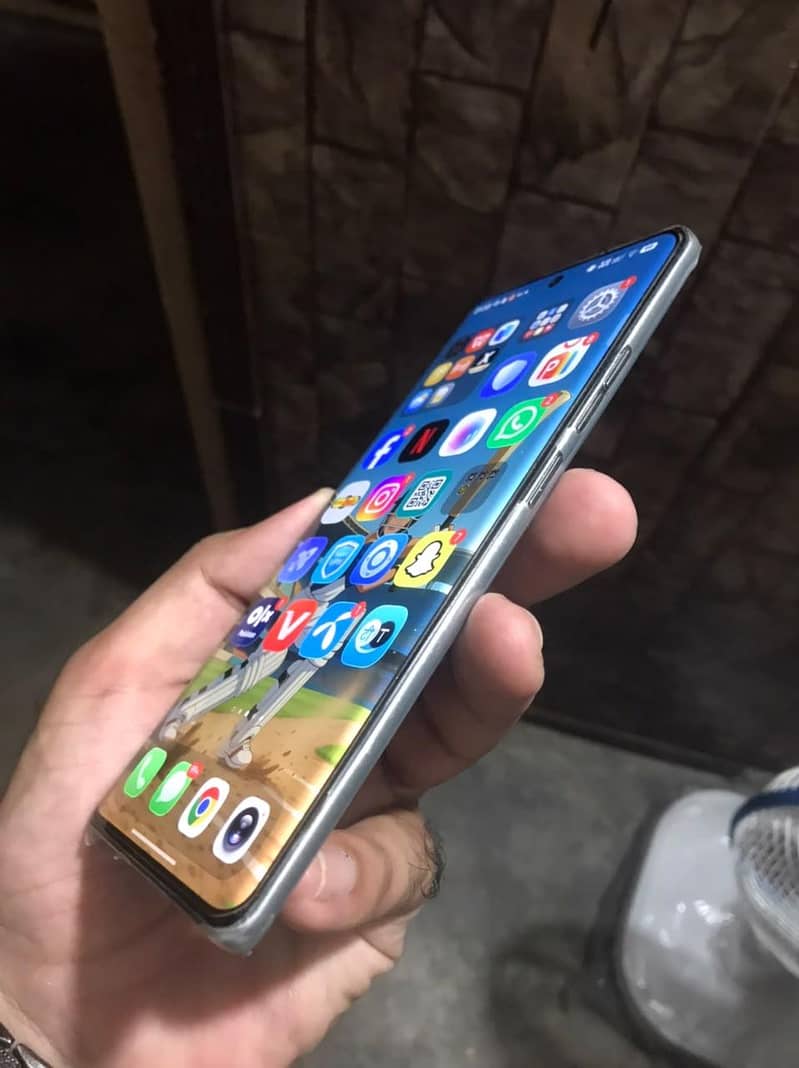 Tecno CAMON 40 Pro 7