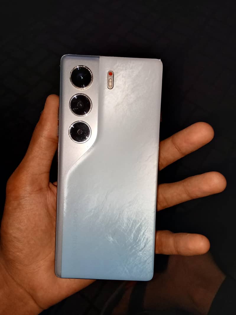 Tecno CAMON 40 Pro 6