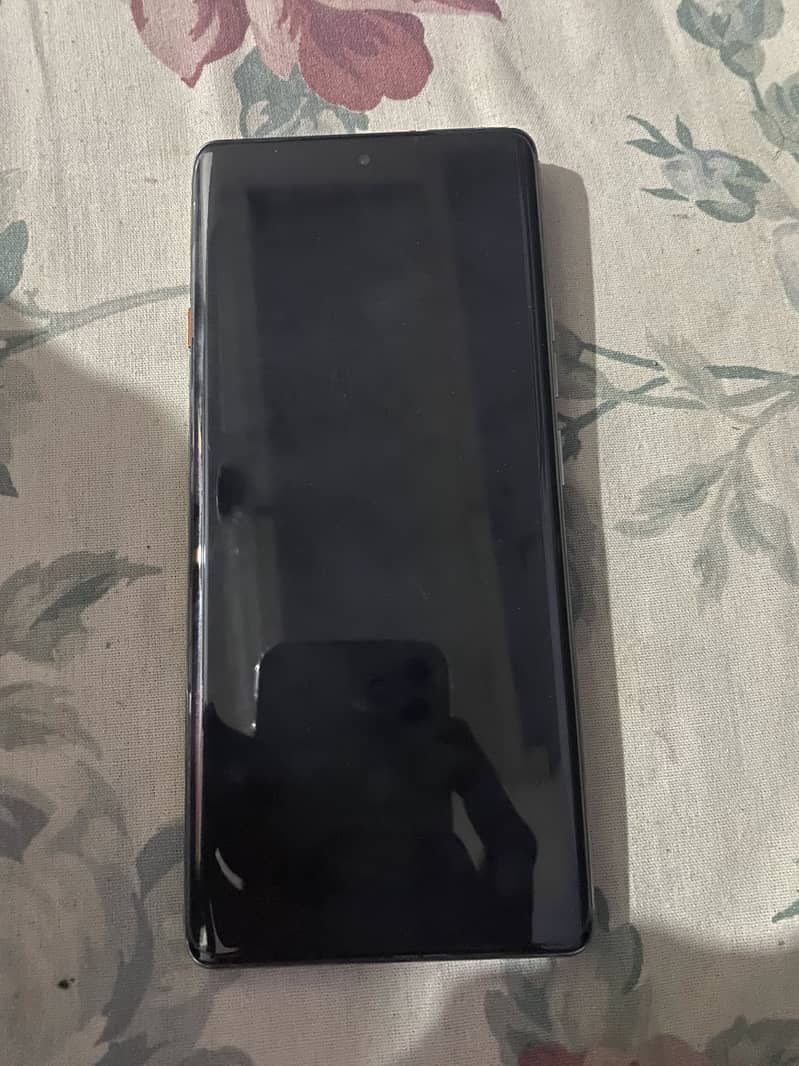 Tecno camon 40 pro 0