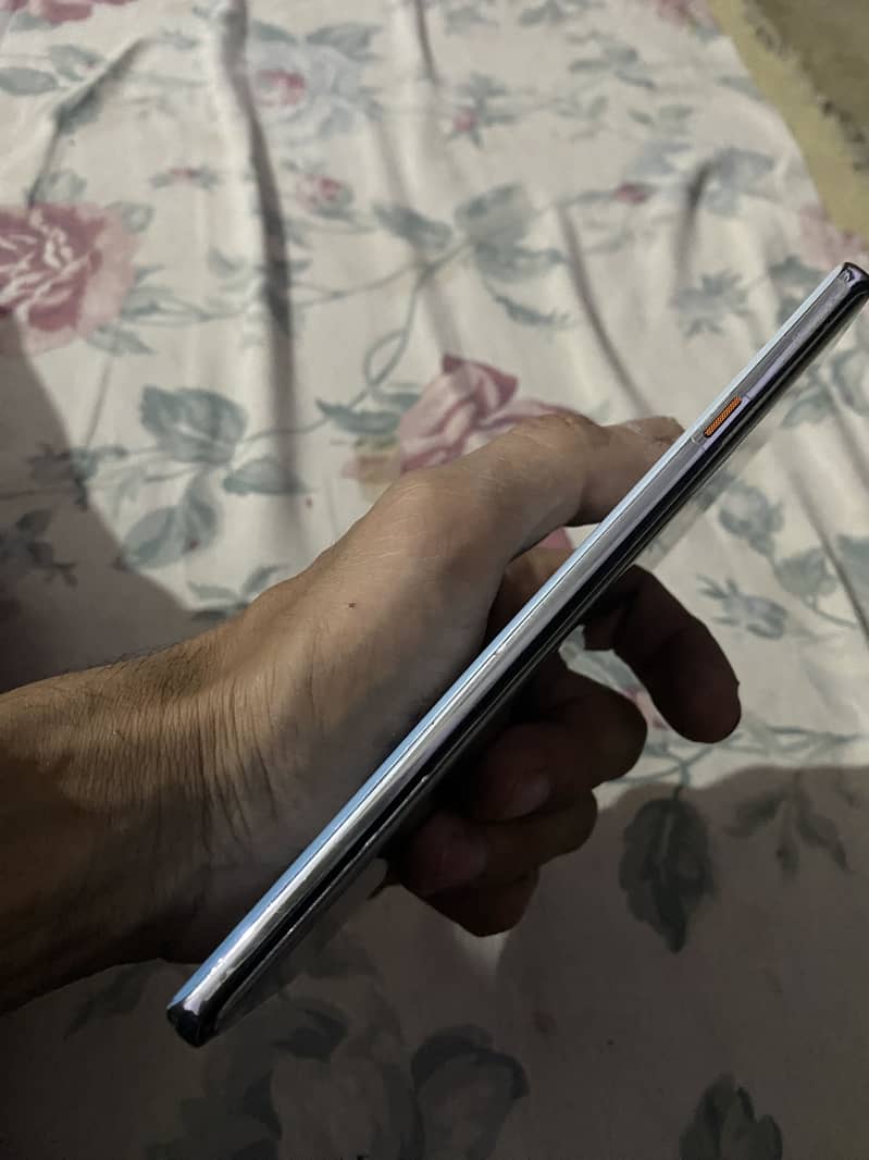 Tecno camon 40 pro 6