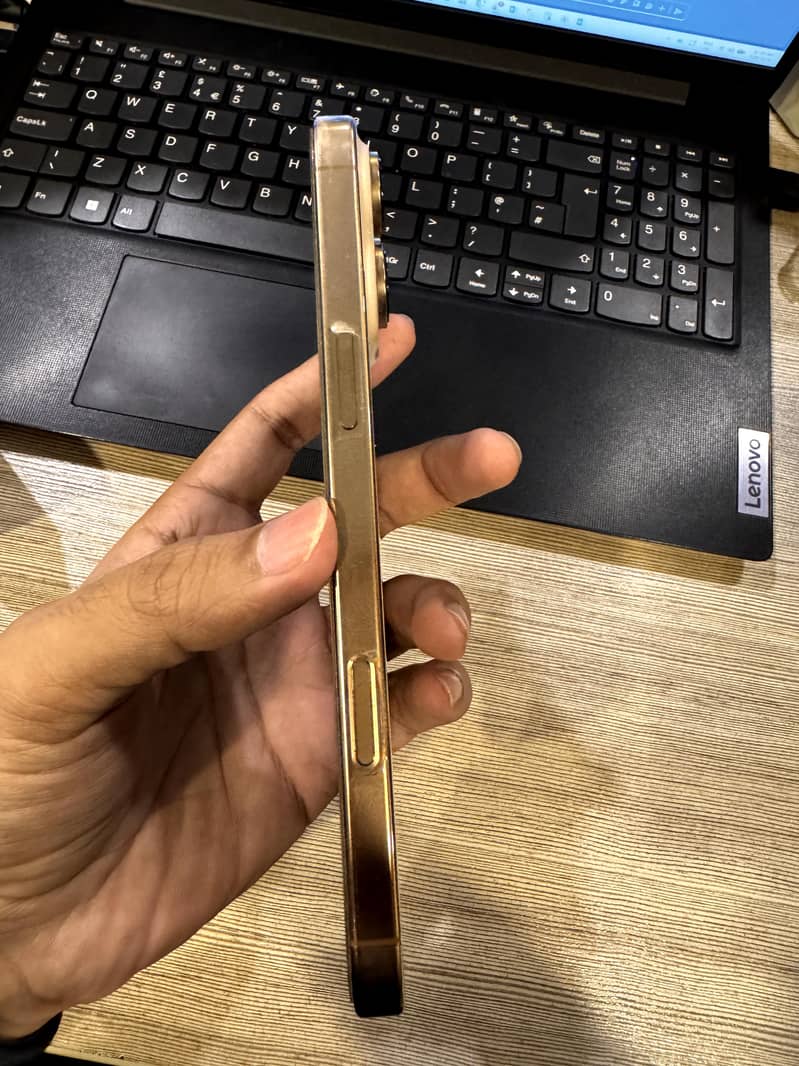iPhone 16 Pro Max 3