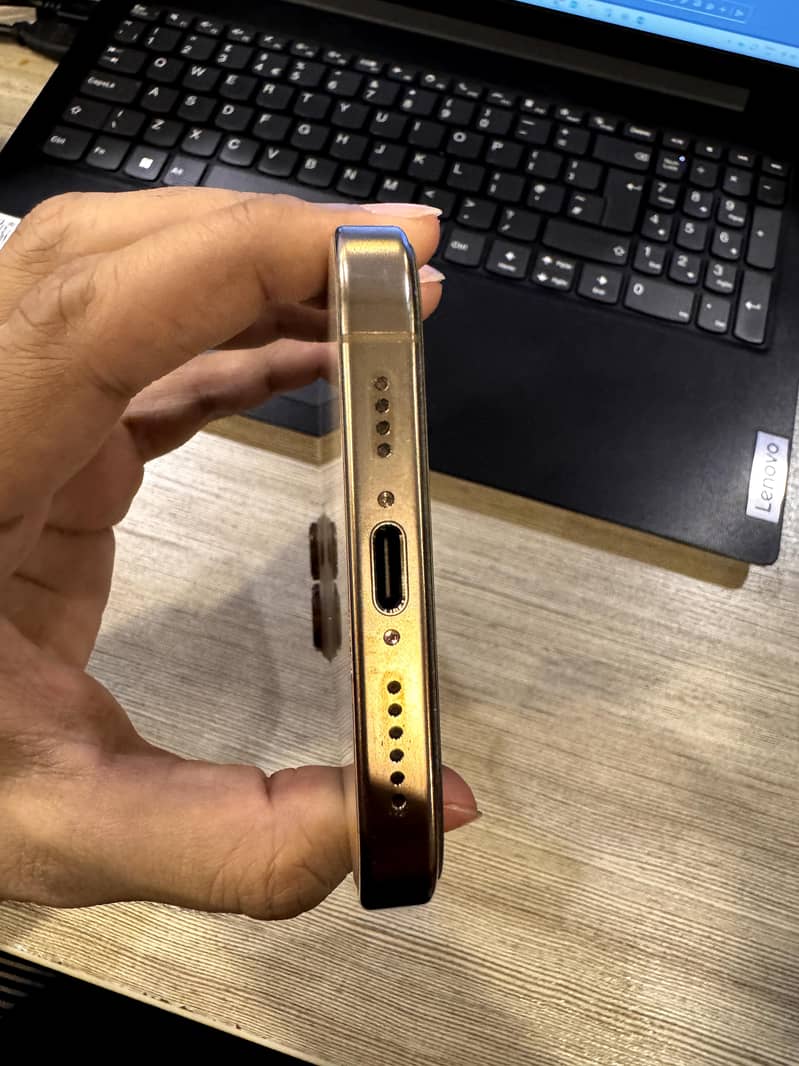 iPhone 16 Pro Max 6
