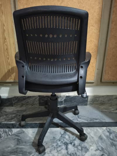 Boss B-514 Relax Back Revolving Office Chair – Excellent Condition