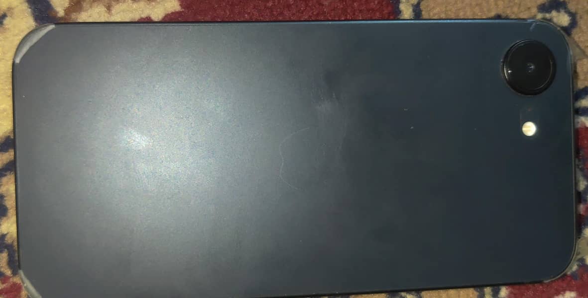 Apple iPhone 16e 1