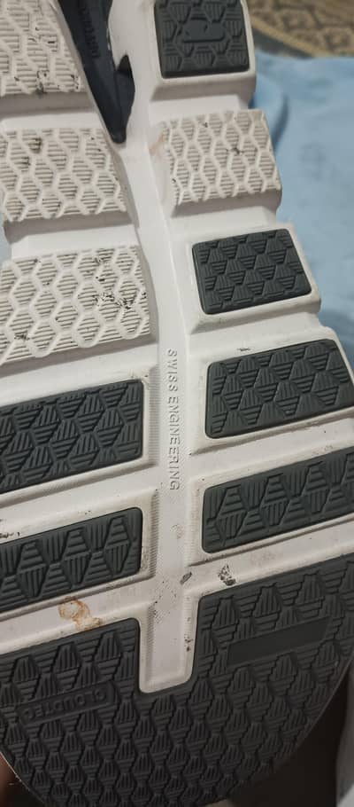 original on cloud running shose - size40.5 - like new'