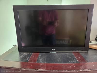 LG 32" LCD with Stand and Wall Mount