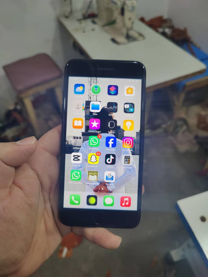 Apple iPhone 7 Plus 5