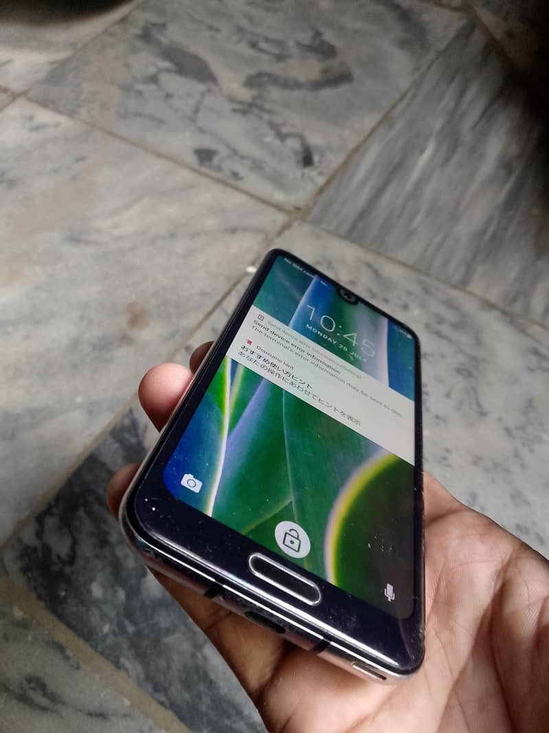 Sharp Aquos R2 3