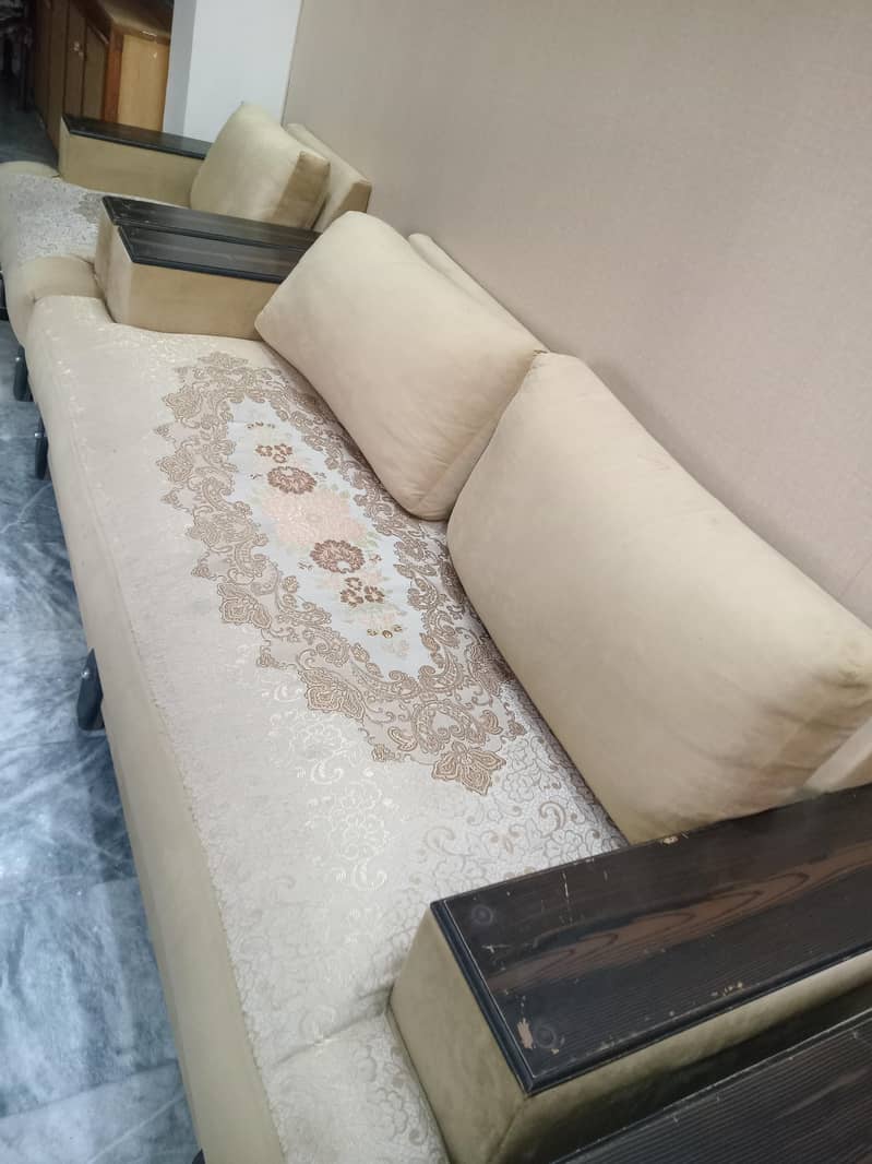 5 seeter sofa set 0