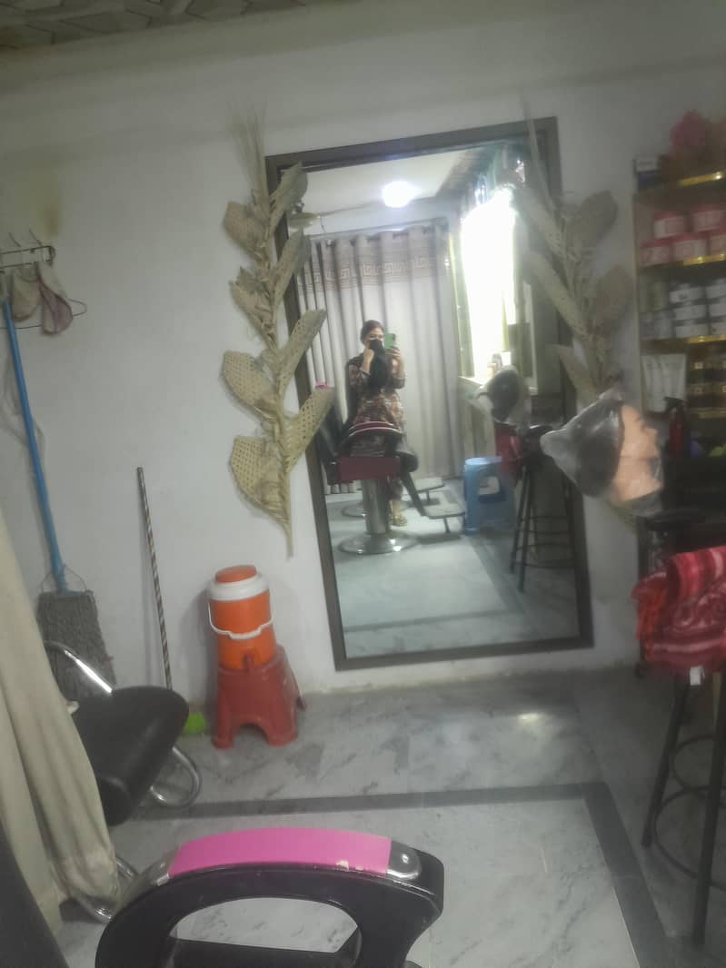 saloon 1