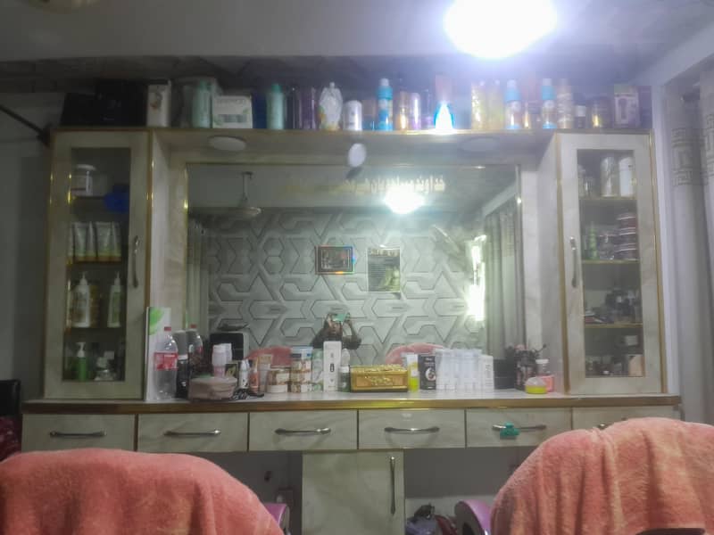 saloon 7