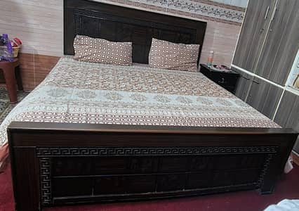 i want to sale my only bed ( mattress not include)