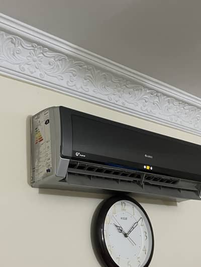 Gree 1.5 Ton G10 Inverter AC - Excellent Condition (Heat & Cool)