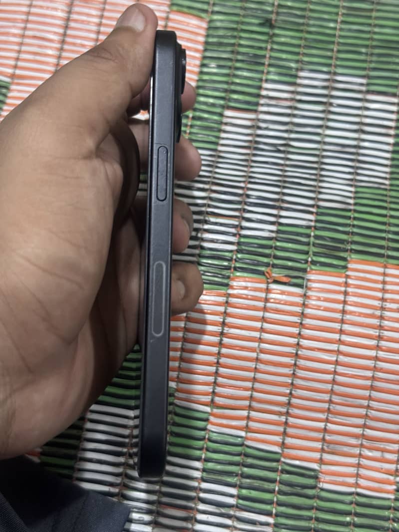 iPhone 15 9