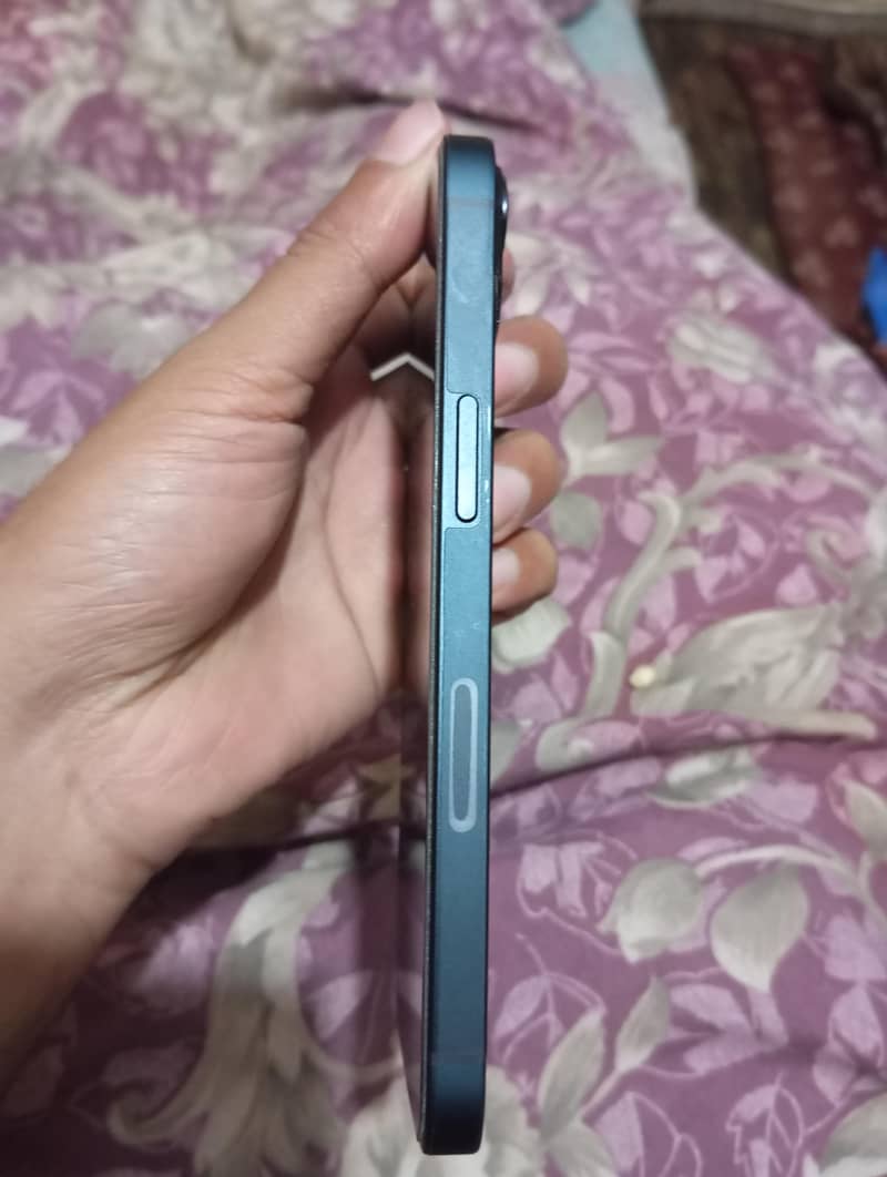 Apple iPhone 13 2