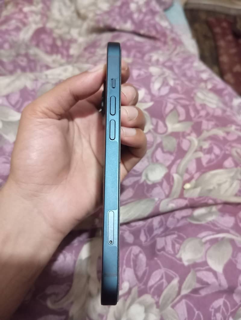 Apple iPhone 13 3