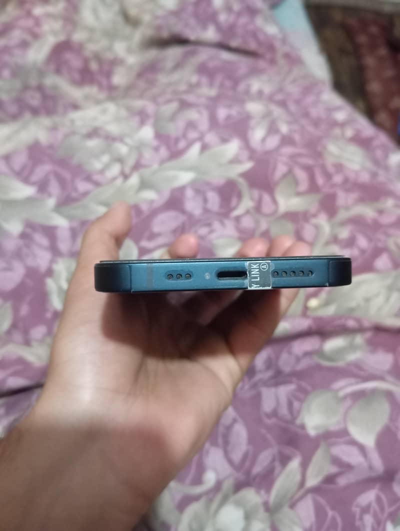 Apple iPhone 13 4