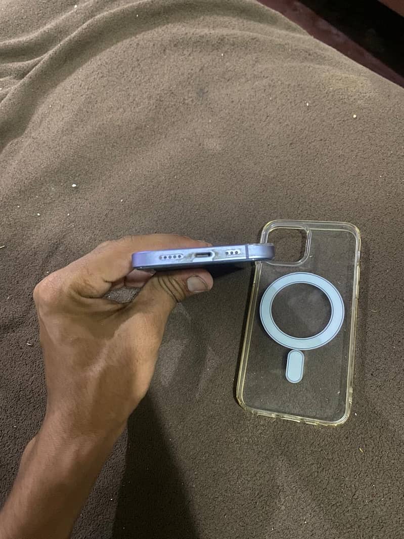 Apple iPhone 12 4
