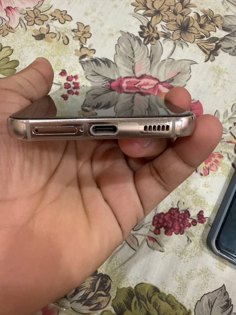Samsung Mobile S22 1