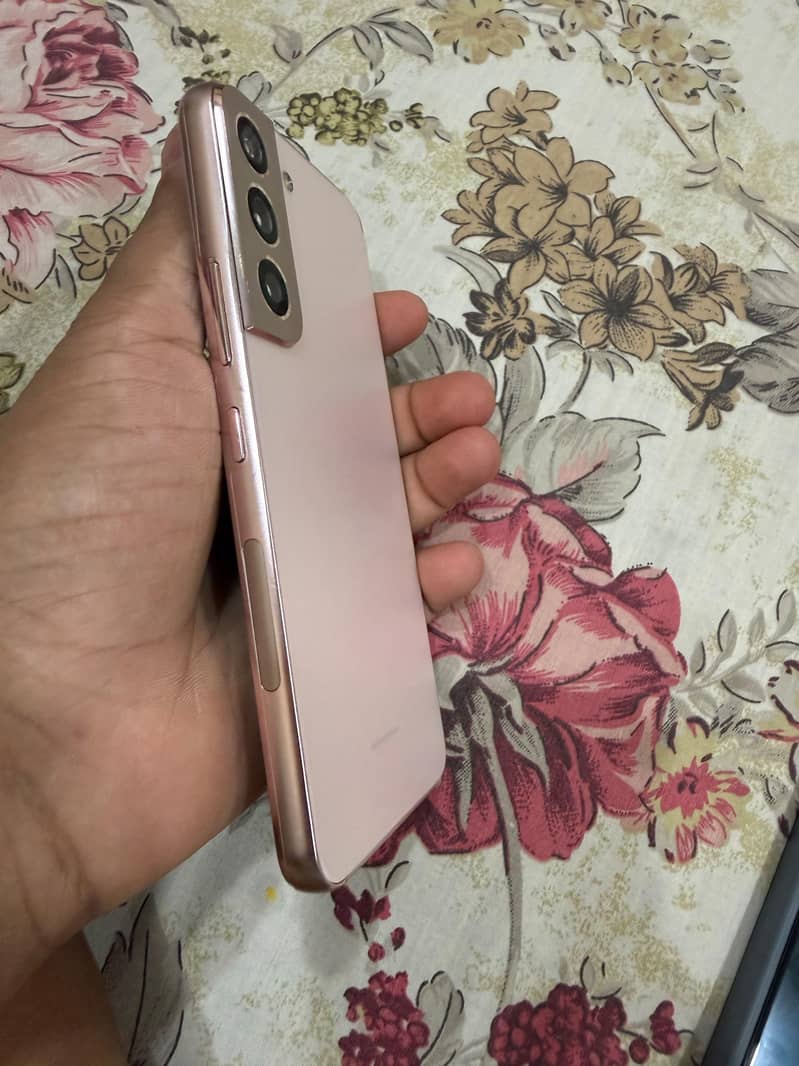 Samsung Mobile S22 2