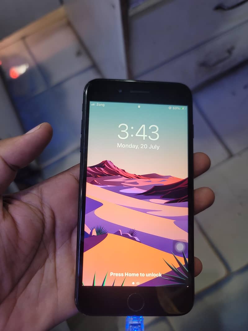 Apple iPhone 7 Plus 1