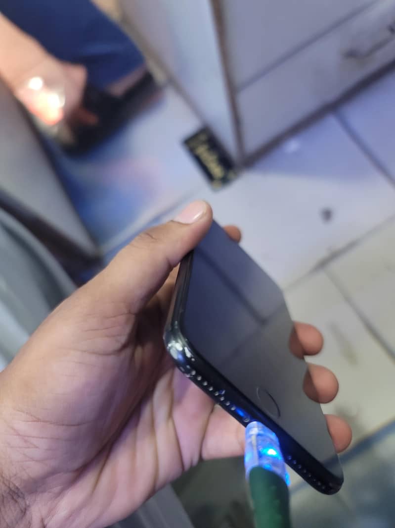 Apple iPhone 7 Plus 2