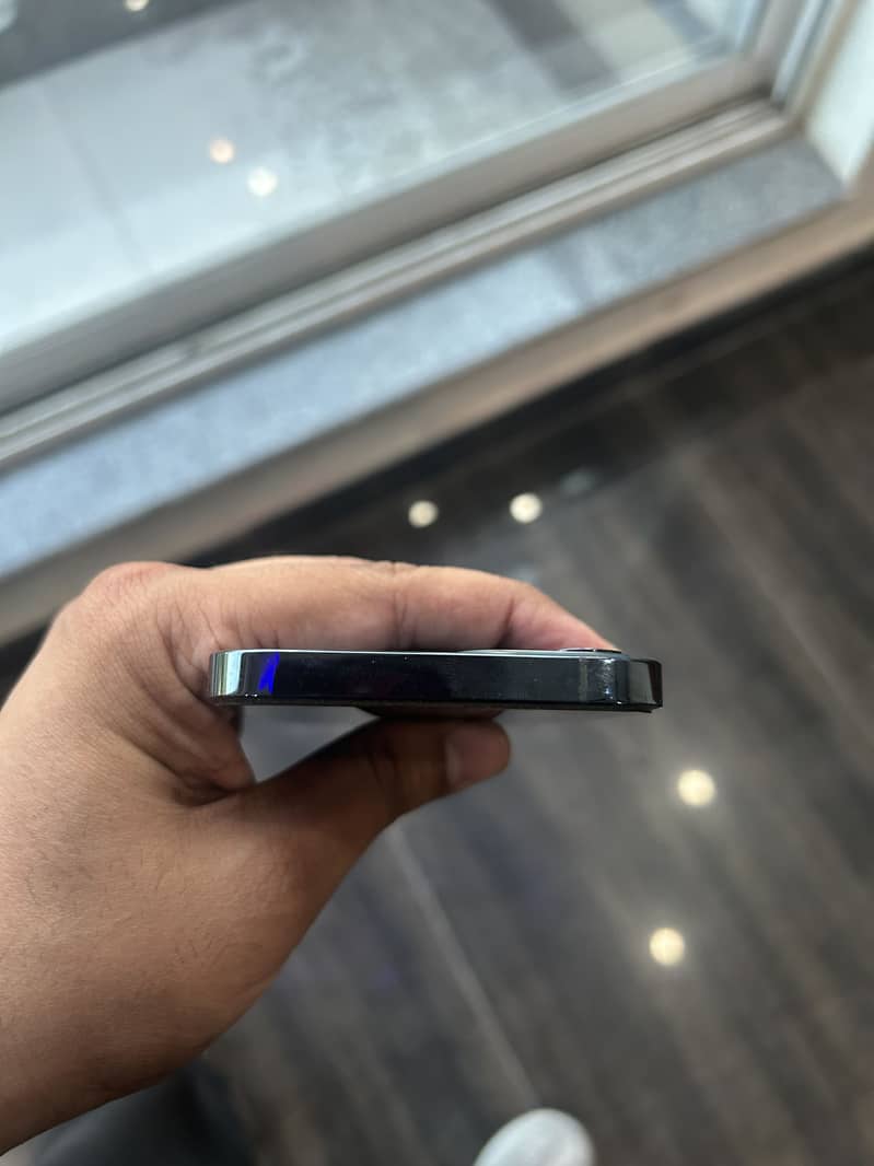 Iphone 12pro 4
