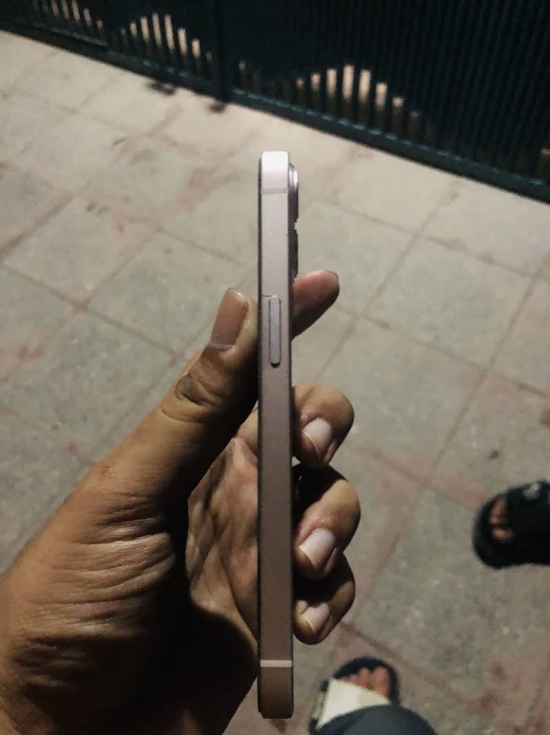 Apple iPhone 13. Urgent for sale 4