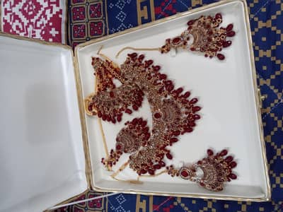 selling my beautiful bridal jewelry in very reasonable price