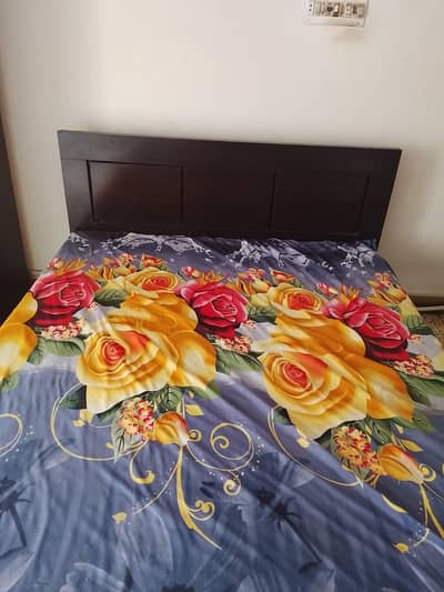 queen size bed with metress